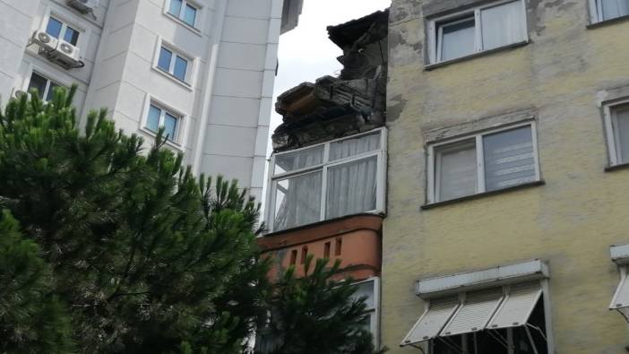 Kartal’da 4 katlı binada balkon çöktü. Bina tahliye edildi