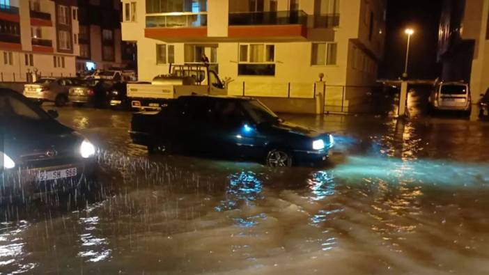 Aşırı yağışlar su baskınlarına neden oldu