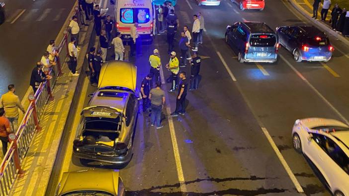 Zincirleme trafik kazasında 5 araç birbirine girdi. 3 yaralı