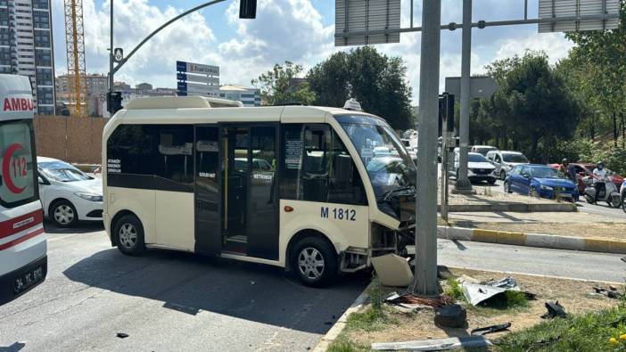 Bağcılar'da minibüs ile cip çarpıştı: 1’i ağır 6 kişi yaralandı