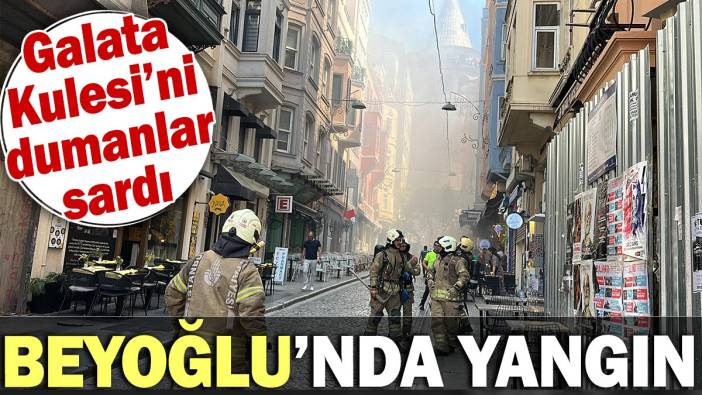 Galata Kulesi'nin çevresinde dumanlar yükseliyor