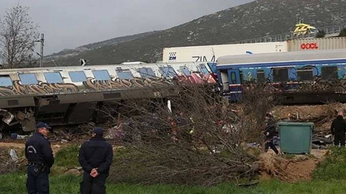 Rusya'da yolcu treni devrildi: En az 100 yaralı