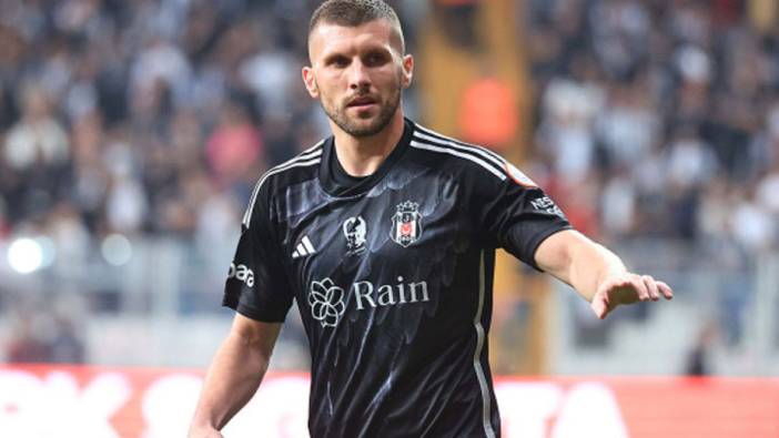 Beşiktaş Ante Rebic'in sözleşmesini feshetti