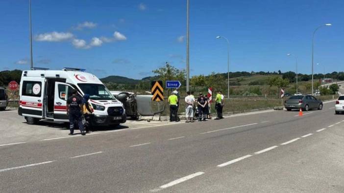 Sinop’ta seyir halindeki 2 otomobil çarpıştı