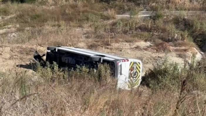 Arnavutköy'de havalimanı personelini taşıyan minibüs şarampole uçtu