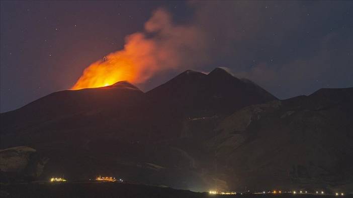 Etna Yanardağ lav püskürtüyor