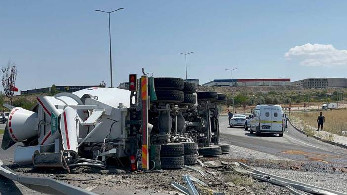 Kayseri'de beton mikser devrildi sürücüsü öldü