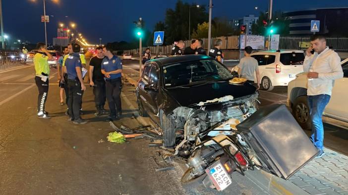 Diyarbakır'da otomobil, motosiklet ve yayalara çarptı, 5 kişi yaralandı