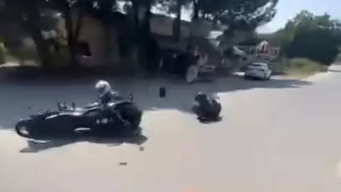 Motosiklet ile otomobilin çarpıştığı kaza kask kamerasında