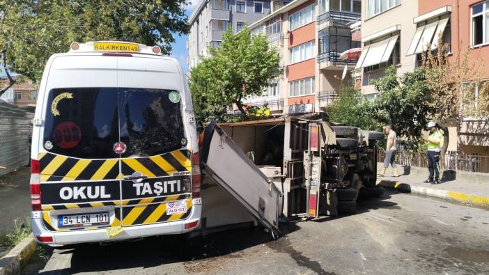 Maltepe'de süt yüklü kamyonet devrildi: 2 yaralı