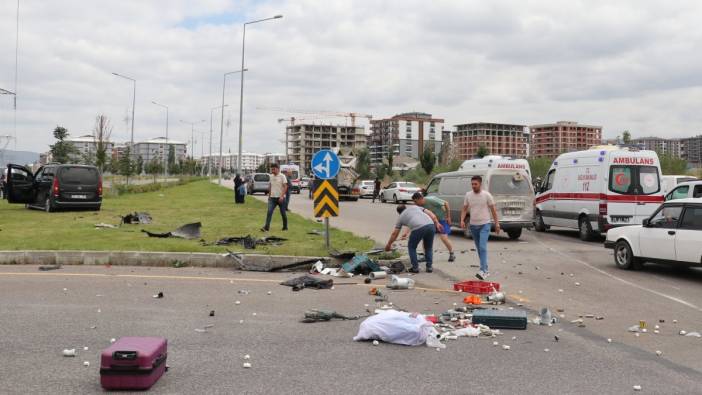 Erzurum'da iki hafif ticari araç çarpıştı: 9 yaralı