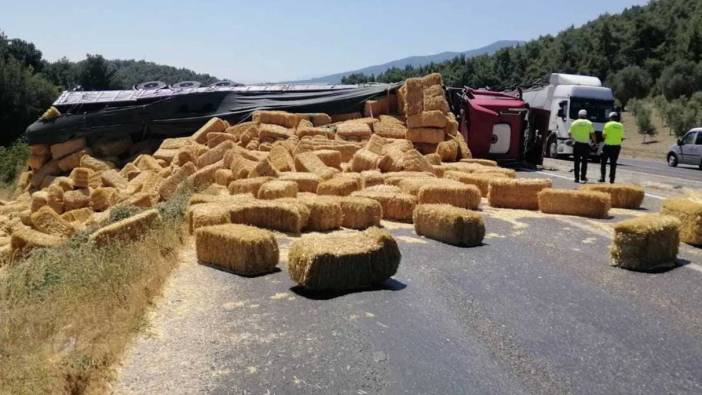 Saman yüklü tır devrildi yol ulaşıma kapandı