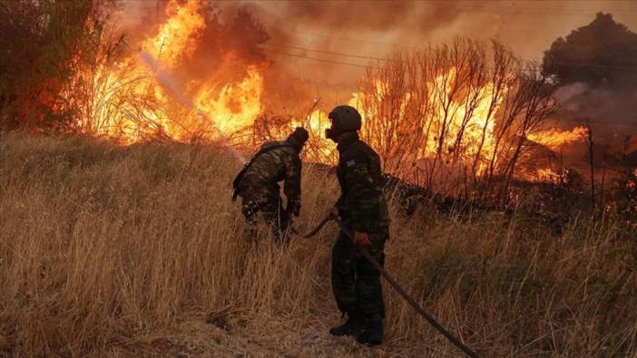 Atina’da yangın: 1 yanmış cesede ulaşıldı