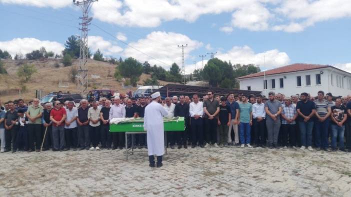 Kastamonu'da tekne kazasında hayatını kaybedenler son yolculuğuna uğurlandı