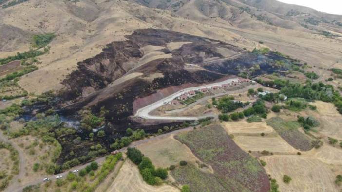 Elazığ’da mezralarda yangın: İki saatte 200 dönüm arazi küle döndü