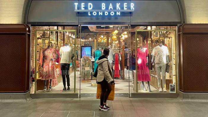 Ted Baker kepenk indirdi