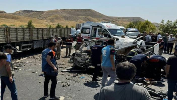 Düğün yolunda feci kaza: Aileden geriye düğün davetiyesindeki isimler kaldı