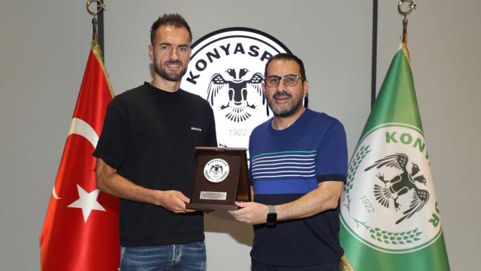 Konyaspor plaket verip gönderdi