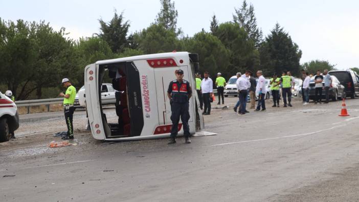 Denizli'de yolcuları düğüne götüren otobüs devrildi. 1'i ağır 26 yaralı