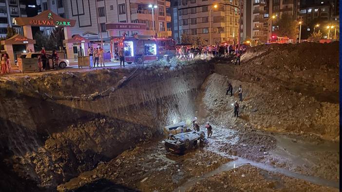 Şanlıurfa'da inşaat temeline uçan otomobildeki 3 kişi yaralandı