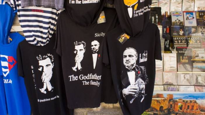 Belediye başkanı ‘Godfather’ tişörtlerini yasakladı! Sebebi ortaya çıktı