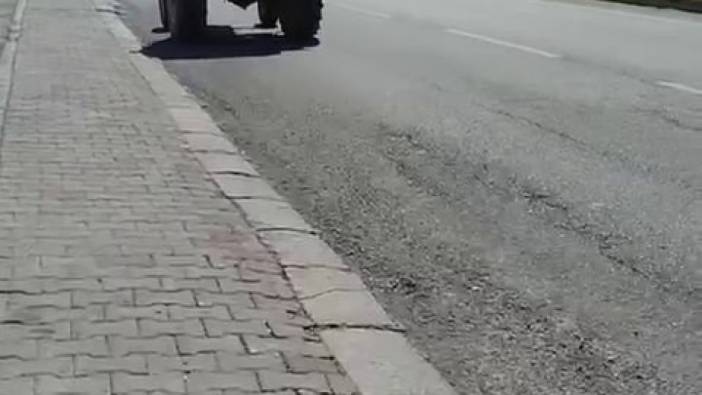 Sakarya'da ters yönden giden traktör tehlike saçtı