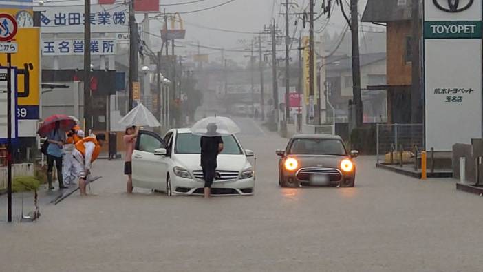 Japonya’yı tayfun vurdu:  4 ölü, 94 yaralı