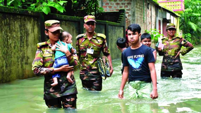 Bangladeş'te sel felaketinde ölenlerin sayısı 52'ye çıktı