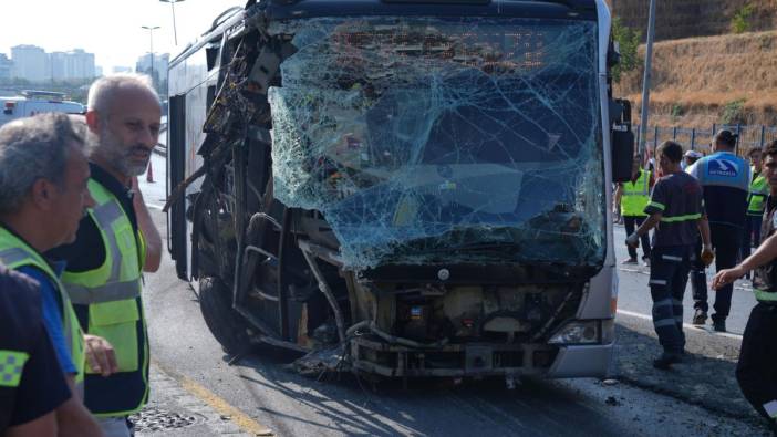 İBB'den metrobüs kazasına ilişkin açıklama: Metrobüs şoförü geç fark etti