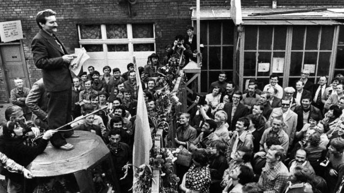 Polonya'da komünizmin sonu: Solidarnosc Hareketi ve Ilımlı Devrim