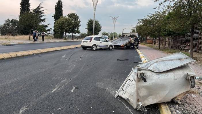 Kocaeli'de otomobil çöp konteynerine çarparak takla attı