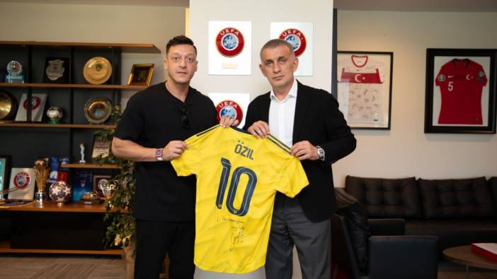 Mesut Özil Ümraniyespor'la anlaştı