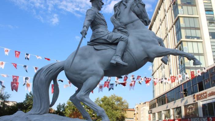 Bilecik’te merakla beklenen Atatürk Heykelinin açılışı yapıldı