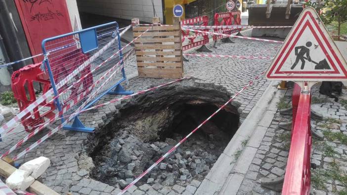 Beyoğlu'nda yol çöktü (02 Eylül 2024)