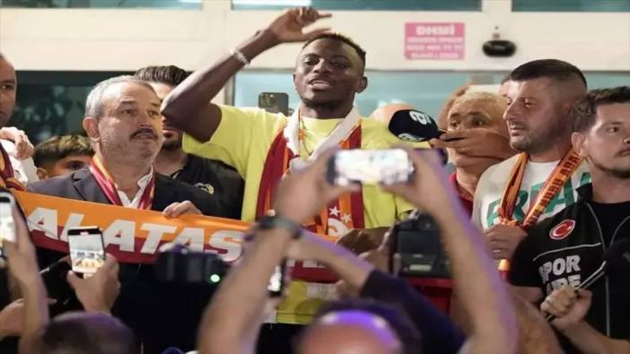 Victor Osimhen İstanbul'da. Binlerce Galatasaraylı karşıladı