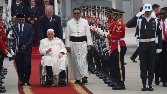 Papa Franciscus’ten görev süresinin en uzun yurt dışı gezisi: "Ben halen yaşıyorum" mesajı