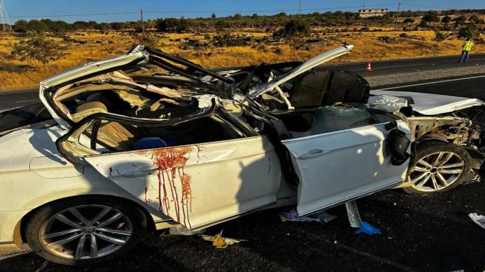 Gaziantep'te kamyon altına giren otomobildeki kardeşler hayatını kaybetti, 8 kişi yaralandı