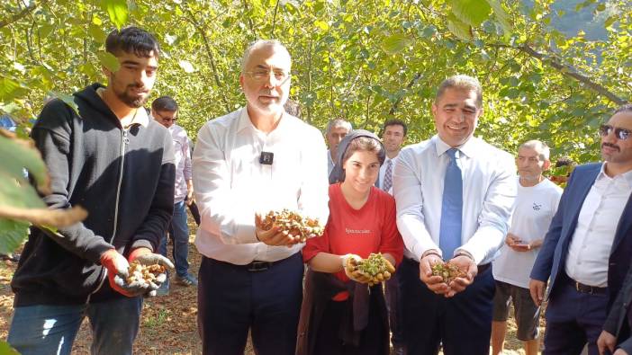 Bakan Işıkhan işçilerle birlikte fındık topladı