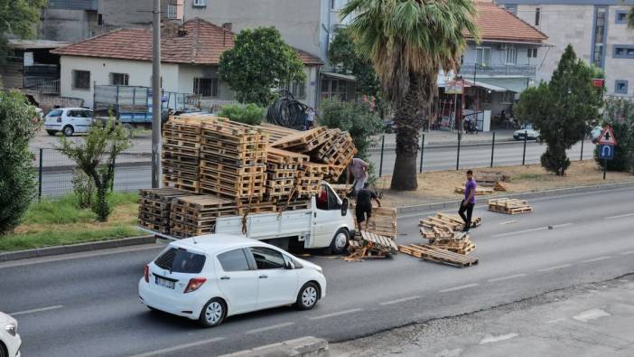 Trafikte paletler yola saçıldı, faciadan dönüldü