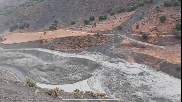 Elazığ’da sağanak: 10 köy yolu ulaşıma kapandı