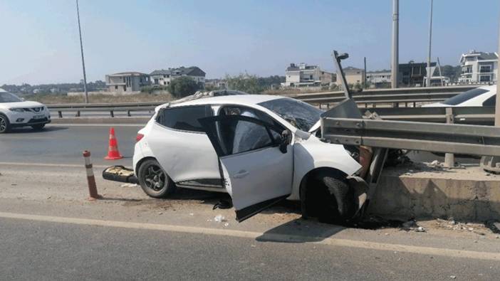 Kocaeli'de otomobil bariyerlere ok gibi saplandı! 1 ölü 2 yaralı