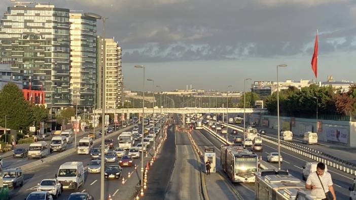 Okulların açıldığı gün İstanbul trafiğinde son durum. Milyonlarca öğrenci yollara düştü