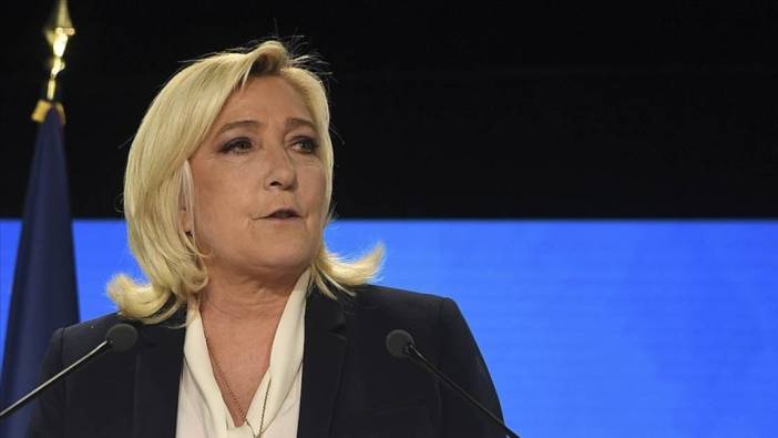 Le Pen’den Macron’a referandum talebi