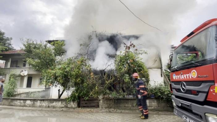 Karı koca kavgasında biri aracı baltaladı diğeri evi yaktı. Sakarya'da akıllara durgunluk veren olay