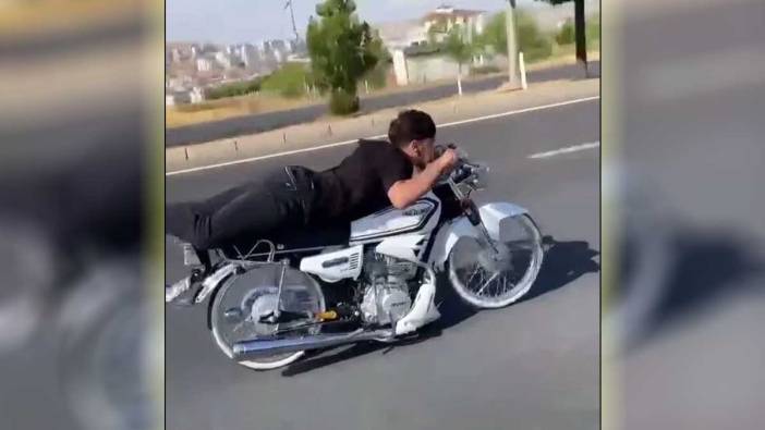 Elazığ'da motosiklet sürücüsünün tehlikeli yolculuğu kamerada