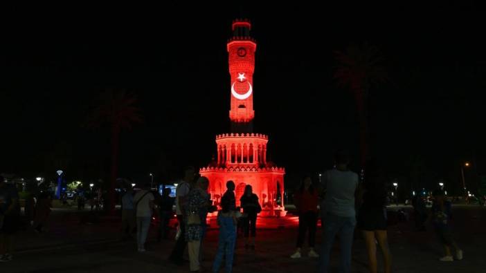 İzmir Saat Kulesi: Taşla zamanın dansı