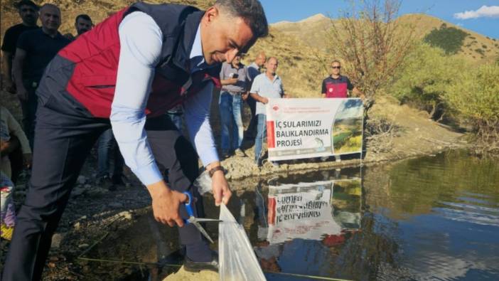 1 milyon 670 bin yavru sazan göletlere salındı