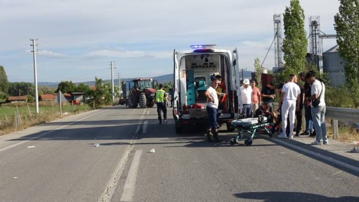 Kütahya'da traktörün römorkuna çarpan motosikletli yaralandı