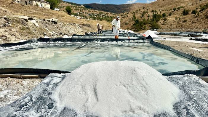 TUNCELİ - 1700 rakımlı ilçede asırlardır geleneksel yöntemlerle doğal tuz üretimi