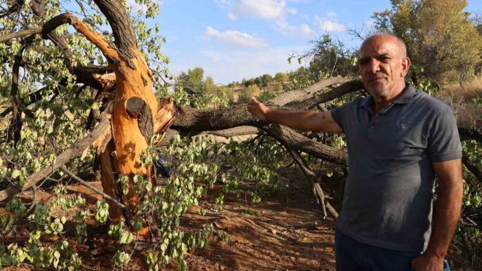 Aynı bölgeye 3 defa yıldırım düştü. Köylüler dışarı çıkmaya korkuyor